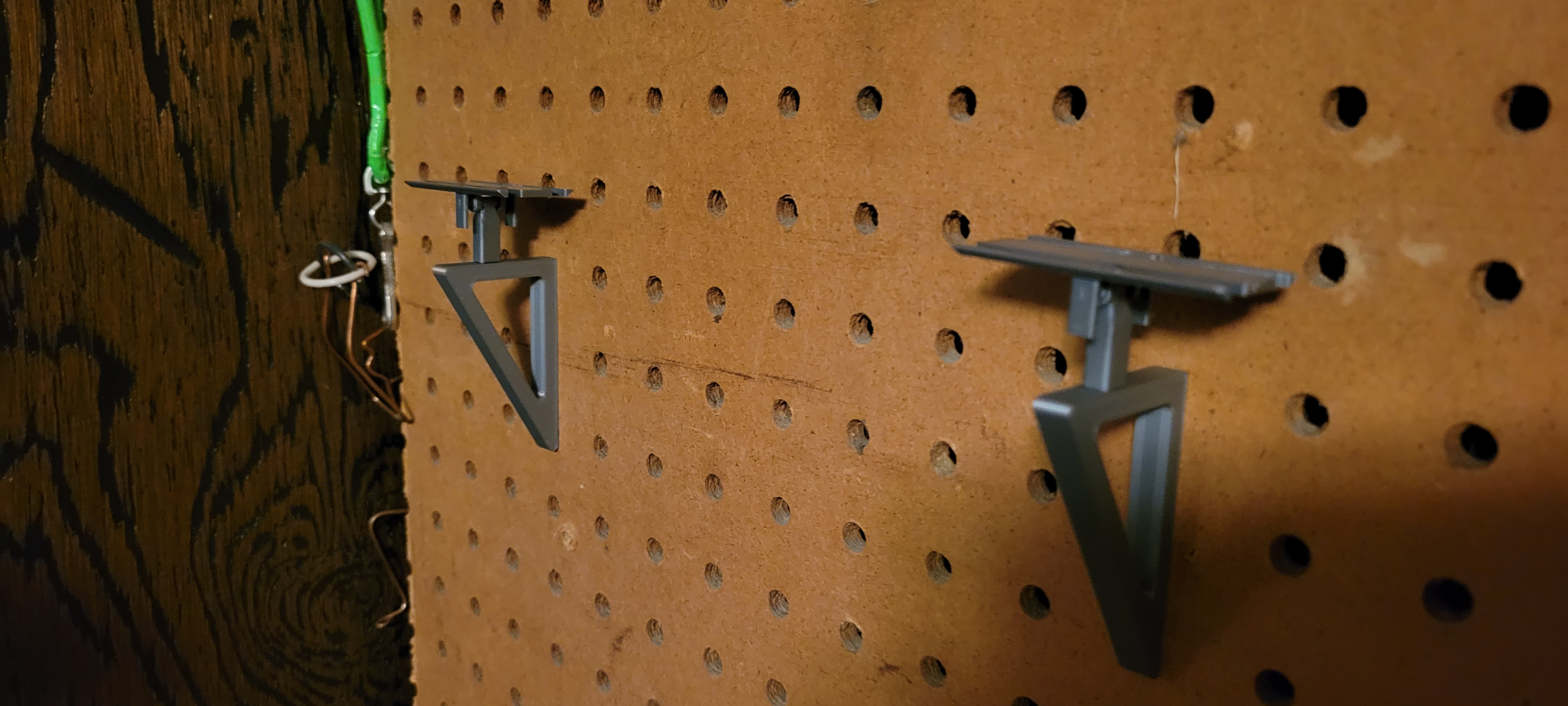 Giá đỡ bảng treo đồ cho các đoạn đường ray Hot Wheels