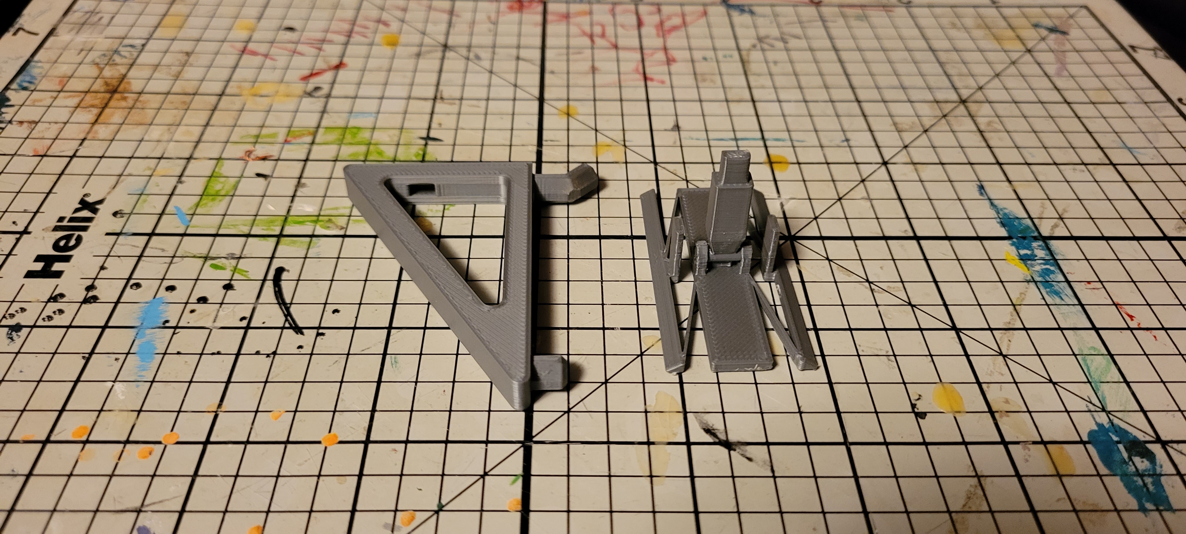 Giá đỡ bảng treo đồ cho các đoạn đường ray Hot Wheels