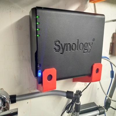 Giá treo tường Synology DS218