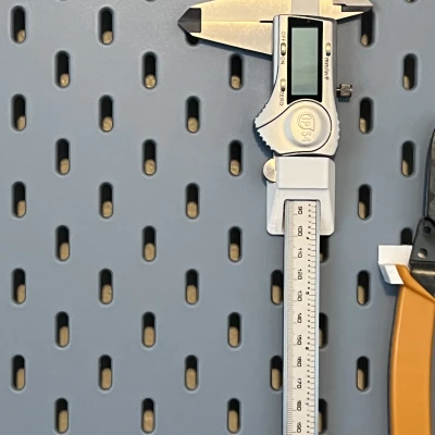 Giá Đỡ Thước Cặp SKADIS