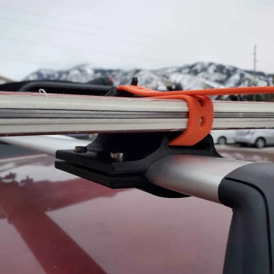 Giá đỡ trên nóc xe cho ván trượt tuyết (cần dây buộc voile)