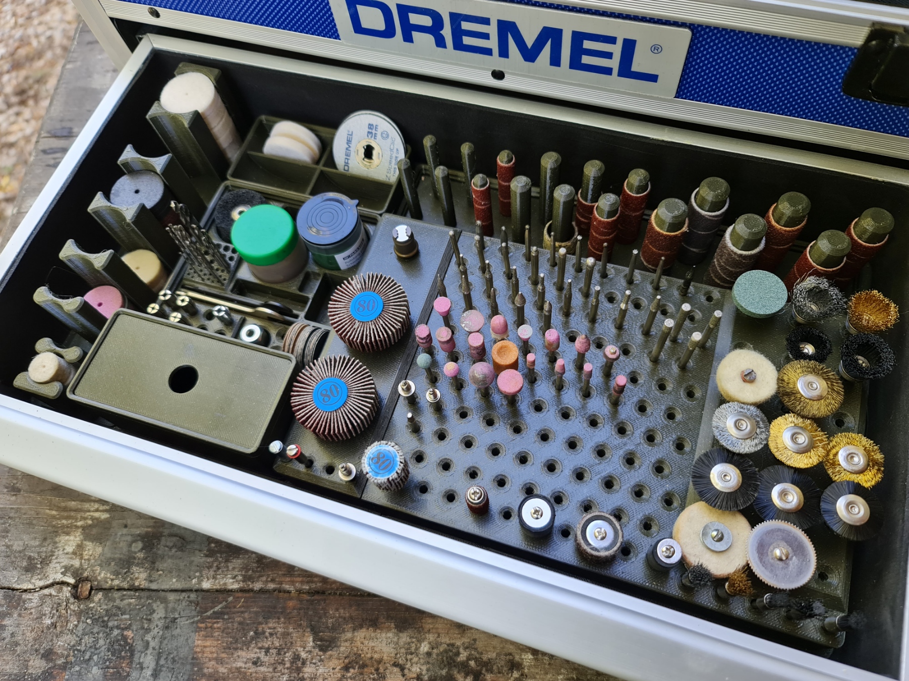 Hộp đựng Dremel - Dựa trên Gridfinity
