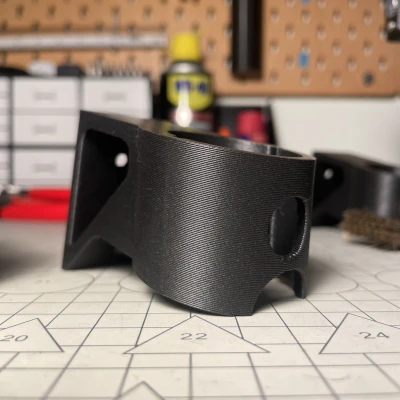 Giá treo tường Dyson v12 có thanh đỡ dưới (lỗ M4)