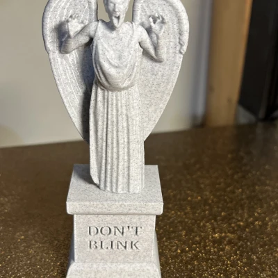 Thiên thần Khóc có Đế (mô hình riêng biệt)