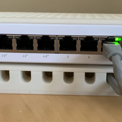 Giá đỡ để bàn cho UniFi Switch Lite 8 POE