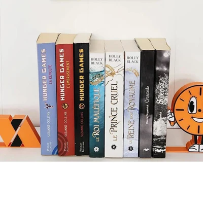 Giá Đỡ Sách Miss Minutes và Logo TVA