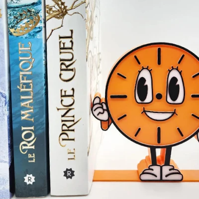 Giá Đỡ Sách Miss Minutes và Logo TVA