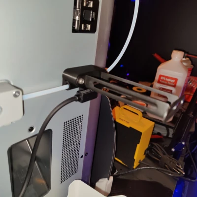 Bambu Lab X1: Tấm đệm cuộn dây phía sau và định tuyến ống PTFE