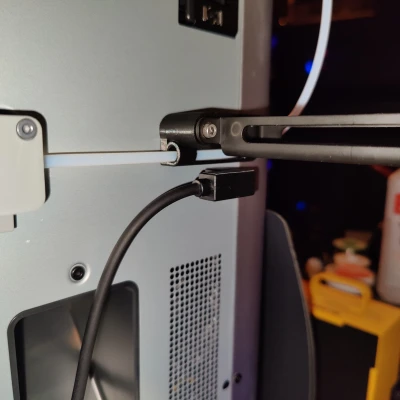 Bambu Lab X1: Tấm đệm cuộn dây phía sau và định tuyến ống PTFE