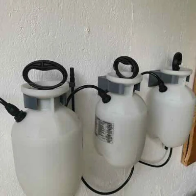 Giá đỡ bình xịt vườn