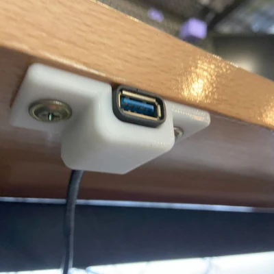 Giá đỡ cổng USB dưới bàn