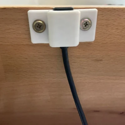 Giá đỡ cổng USB dưới bàn