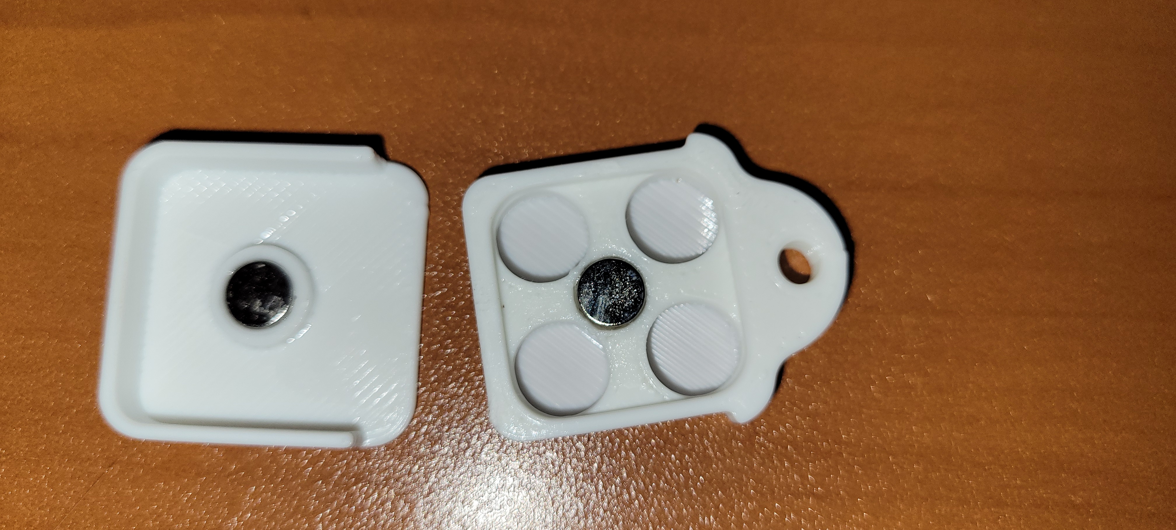 Hộp Đựng Pin Máy Trợ Thính 312 (Màu Nâu) Kèm Móc Khóa