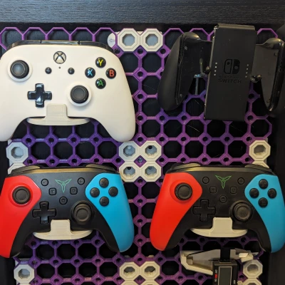 Multiboard - Giá đỡ treo tường đa năng cho tay cầm chơi game