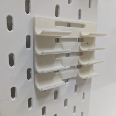 Giá đỡ bút bảng trắng Skadis