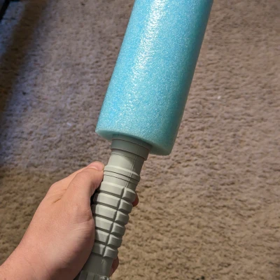 Tay cầm Lightsaber bằng ống bơi