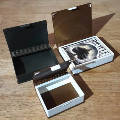 Hộp sách với bản lề sống