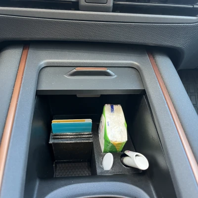 Cupra Born - Khay Tổ Chức Hộp Trung Tâm