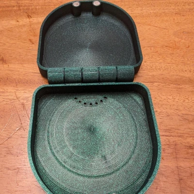 Hộp Giữ Răng Có Bản Lề Và Khóa Nam Châm