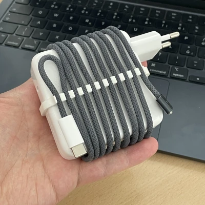 Giá Đỡ Cuộn Dây Cáp Sạc Adapter MacBook Air M2 - 67W