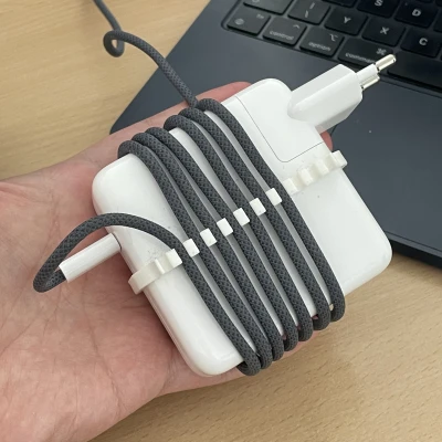 Giá Đỡ Cuộn Dây Cáp Sạc Adapter MacBook Air M2 - 67W