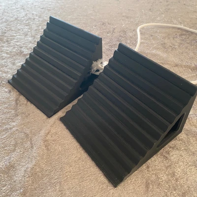 Cục Chặn Bánh Xe