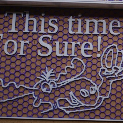 Biển hiệu "Lần này Chắc Chắn Rồi"
