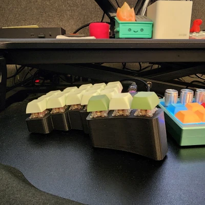 Hai mẫu vỏ cho Bàn phím công thái học chia đôi CheapinoV2 (bởi tompi)