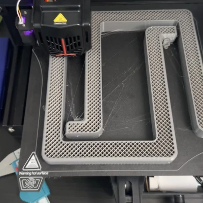 Giá đỡ UPS dưới gầm bàn