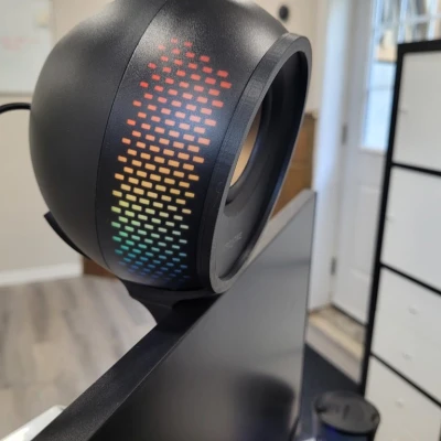 Giá Treo Màn Hình Creative Pebble X: Tiết Kiệm Không Gian Bàn Làm Việc Phong Cách!