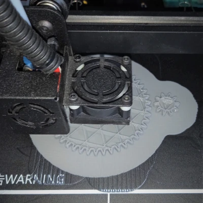 Tuabin gió Darrieus làm từ Bút chì và Bộ phận in 3D