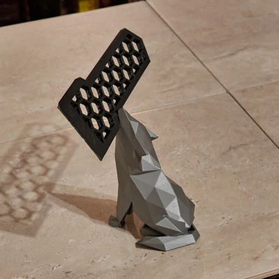 Chó Sói Howling Low Poly (Chỗ Cắm Dao Cạo / Đồ Trang Trí)