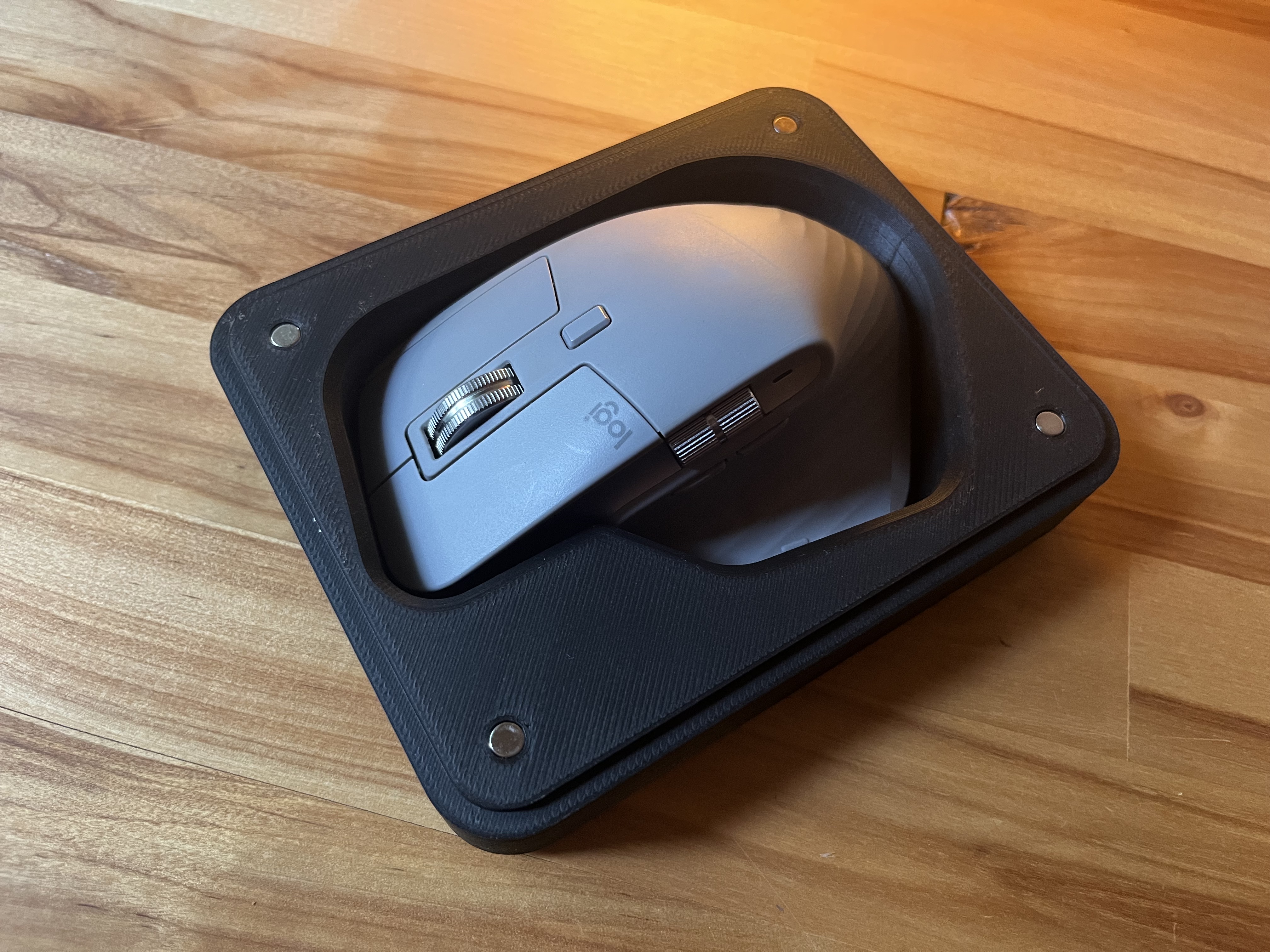 Hộp cứng cho chuột Mx Master 3