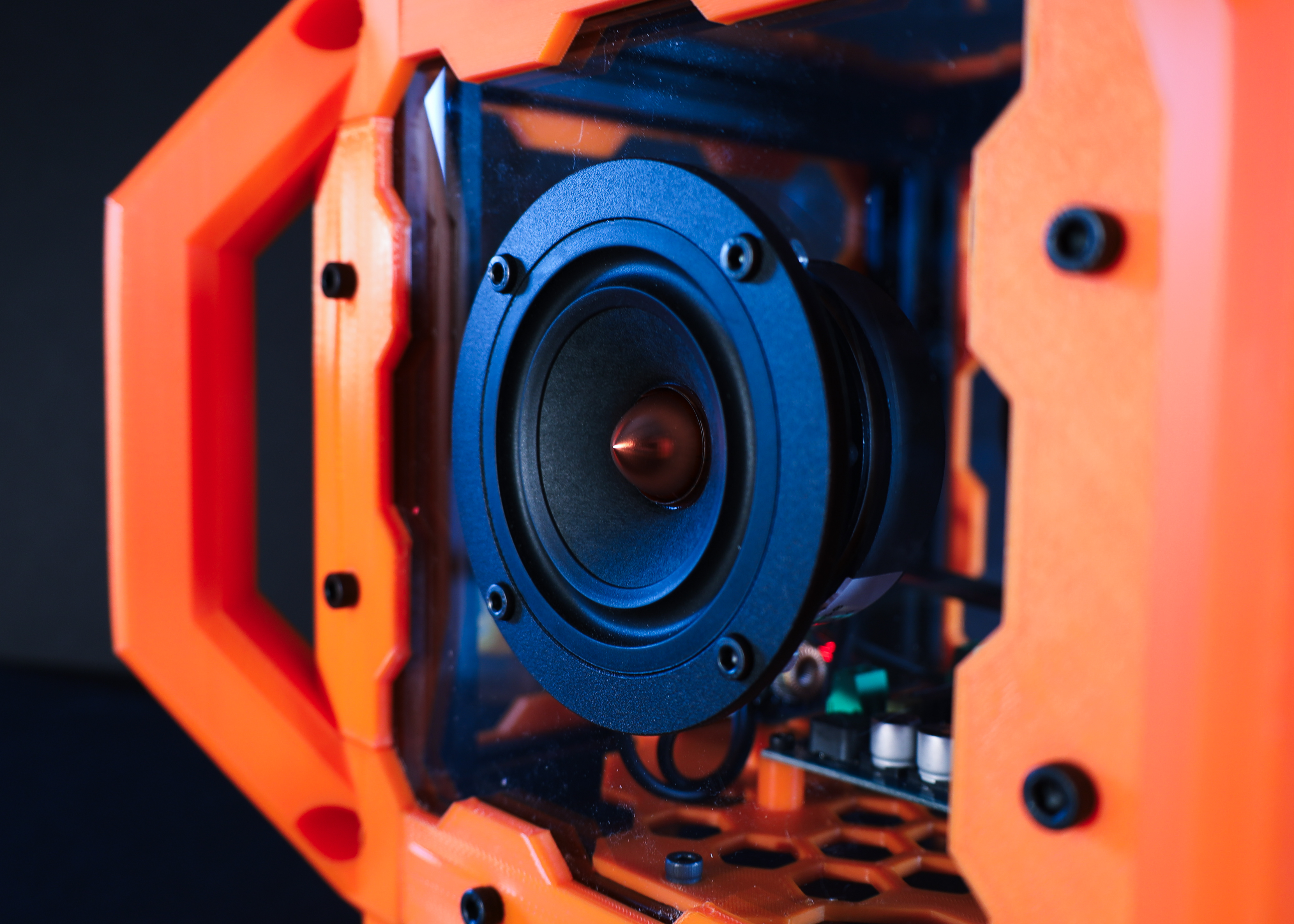 Loa Bluetooth Tự Chế Dùng Cho Công Trường