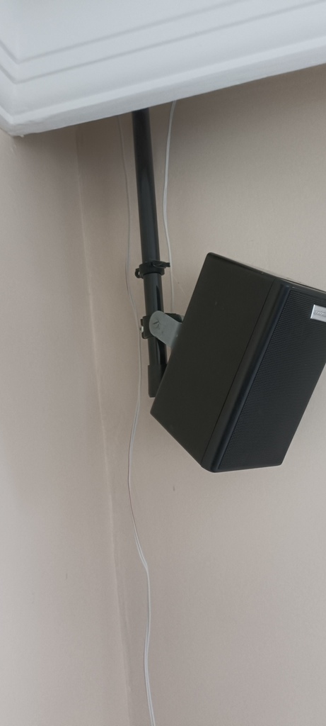 Giá đỡ loa cao độ trên thanh ray rèm (Loa atmos)