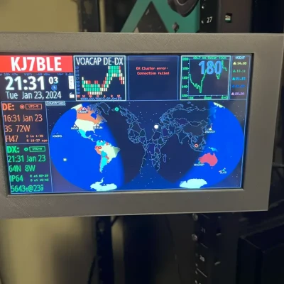 Vỏ máy Hamclock có gắn ngàm VESA