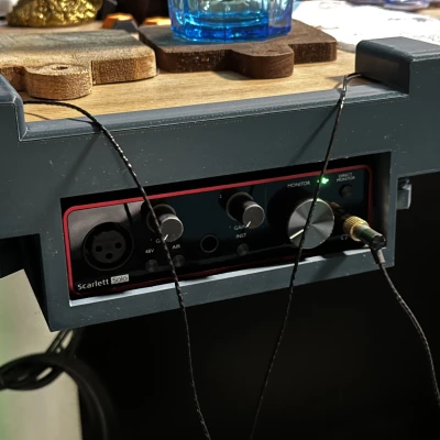 Kẹp giữ bàn cho Focusrite Scarlett Solo Gen 3