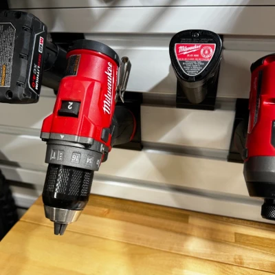 Giá đỡ pin M12 cho đường ray Gladiator