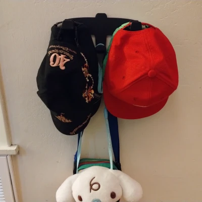 Móc treo 4 nón + phụ kiện