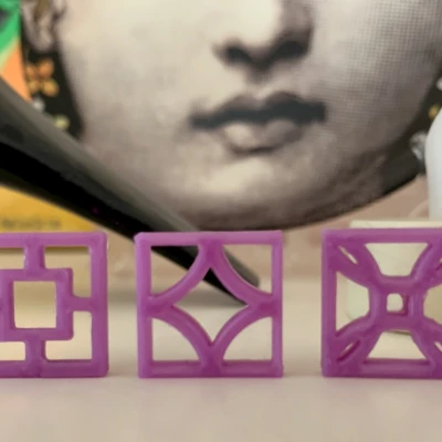 Gạch Thông Gió & Mặt Dây Chuyền Tí Hon