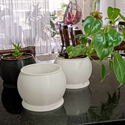 Chân đế tròn cổ điển cho chậu cây của Dulf