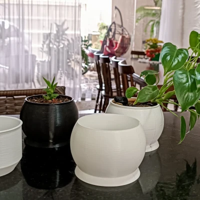 Chân đế tròn cổ điển cho chậu cây của Dulf