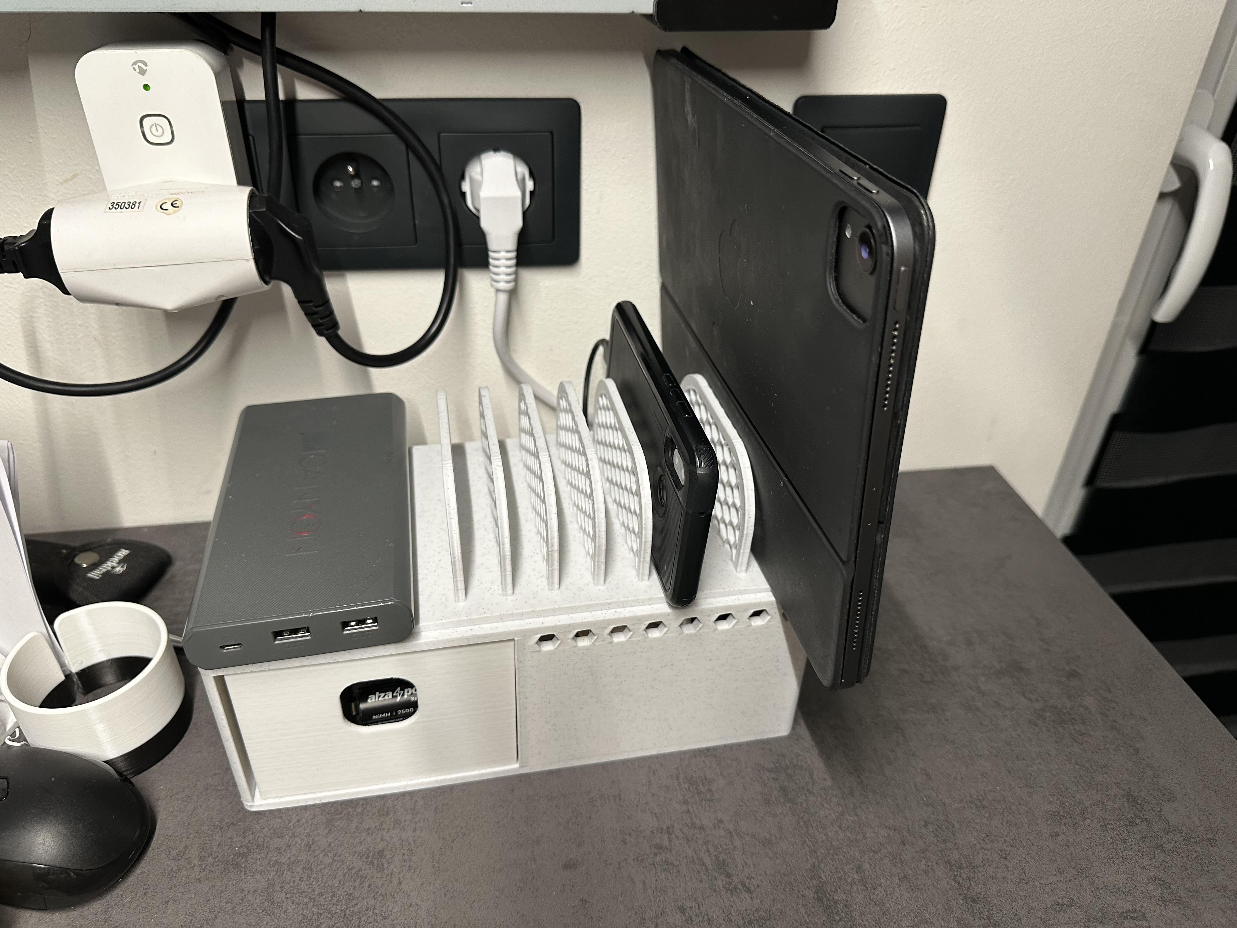 Trạm sạc "Charging station"