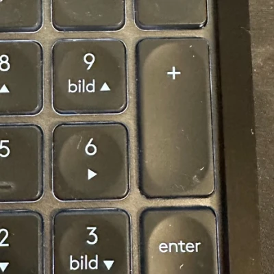 Giá đỡ Logitech MX Keys dưới gầm bàn