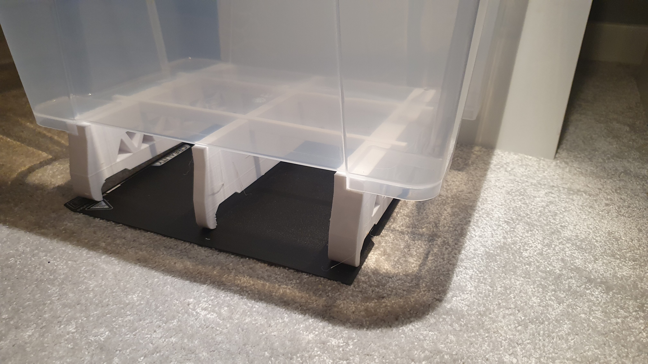 Giá đỡ IKEA Samla trên thùng máy Phanteks P400