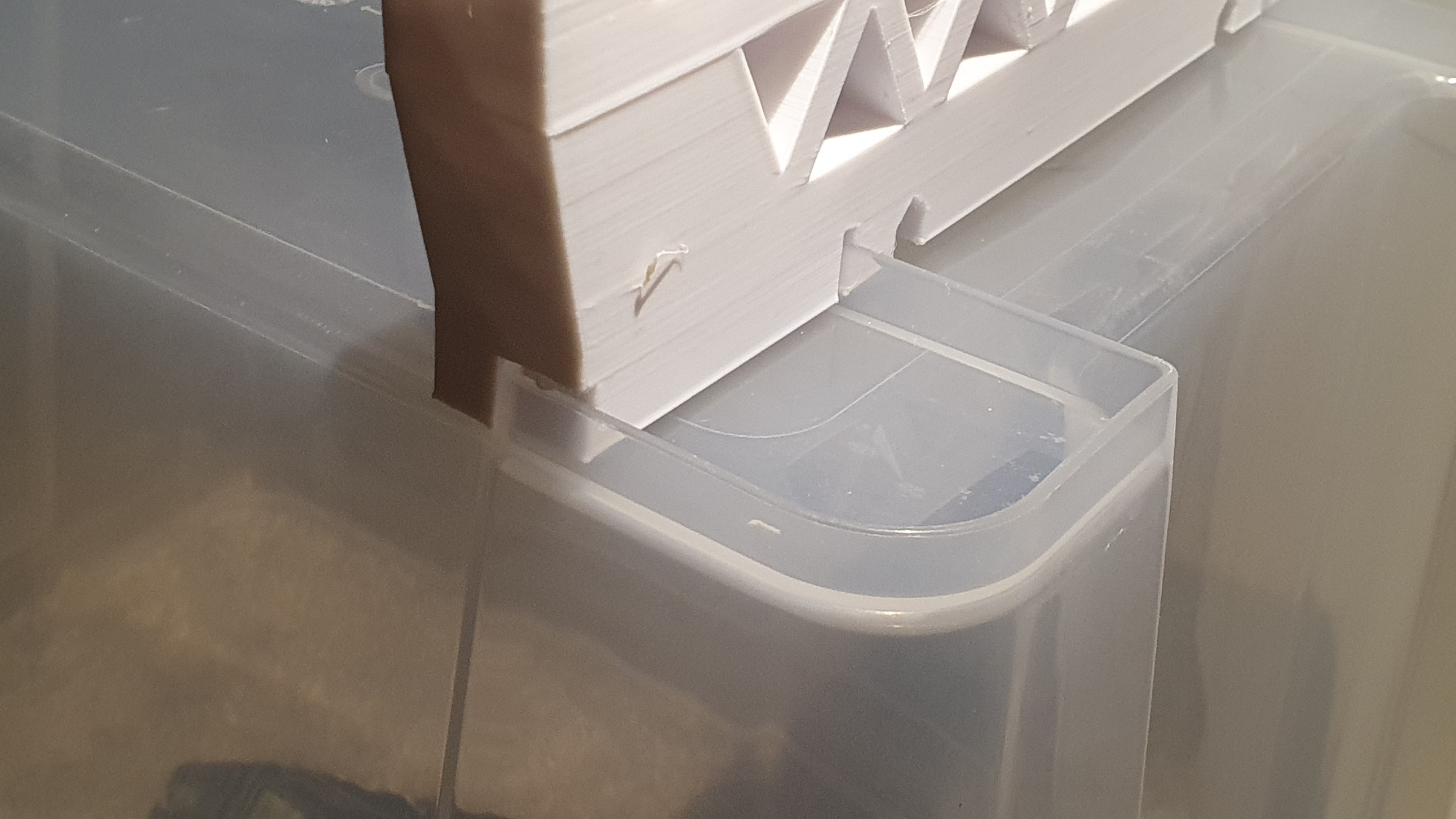 Giá đỡ IKEA Samla trên thùng máy Phanteks P400