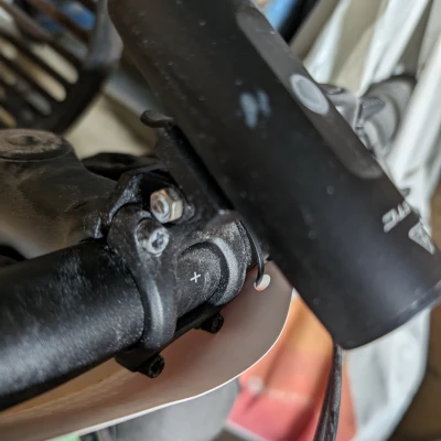 Giá Gắn Đèn Xe Đạp