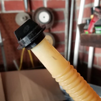 Nắp Vòi Bình Xăng Rubbermaid