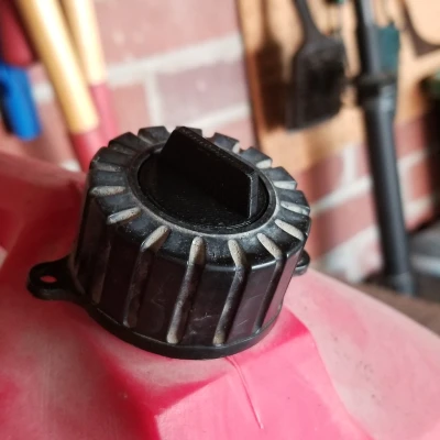 Nắp Vòi Bình Xăng Rubbermaid