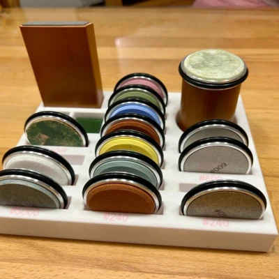 Chân đế giữ đá mài dao dạng con lăn